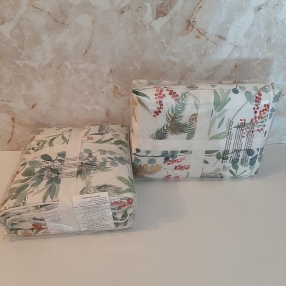 Pottery Barn Noel Botanical Percale King Shams - Picture 4 of 10